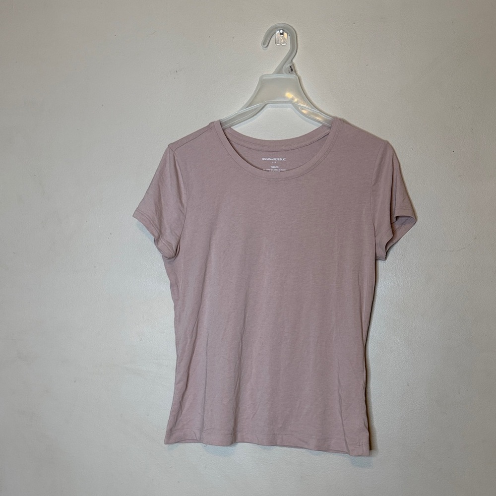 Banana Republic T-shirt Timeless, size medium , mauve color (Bin #1)